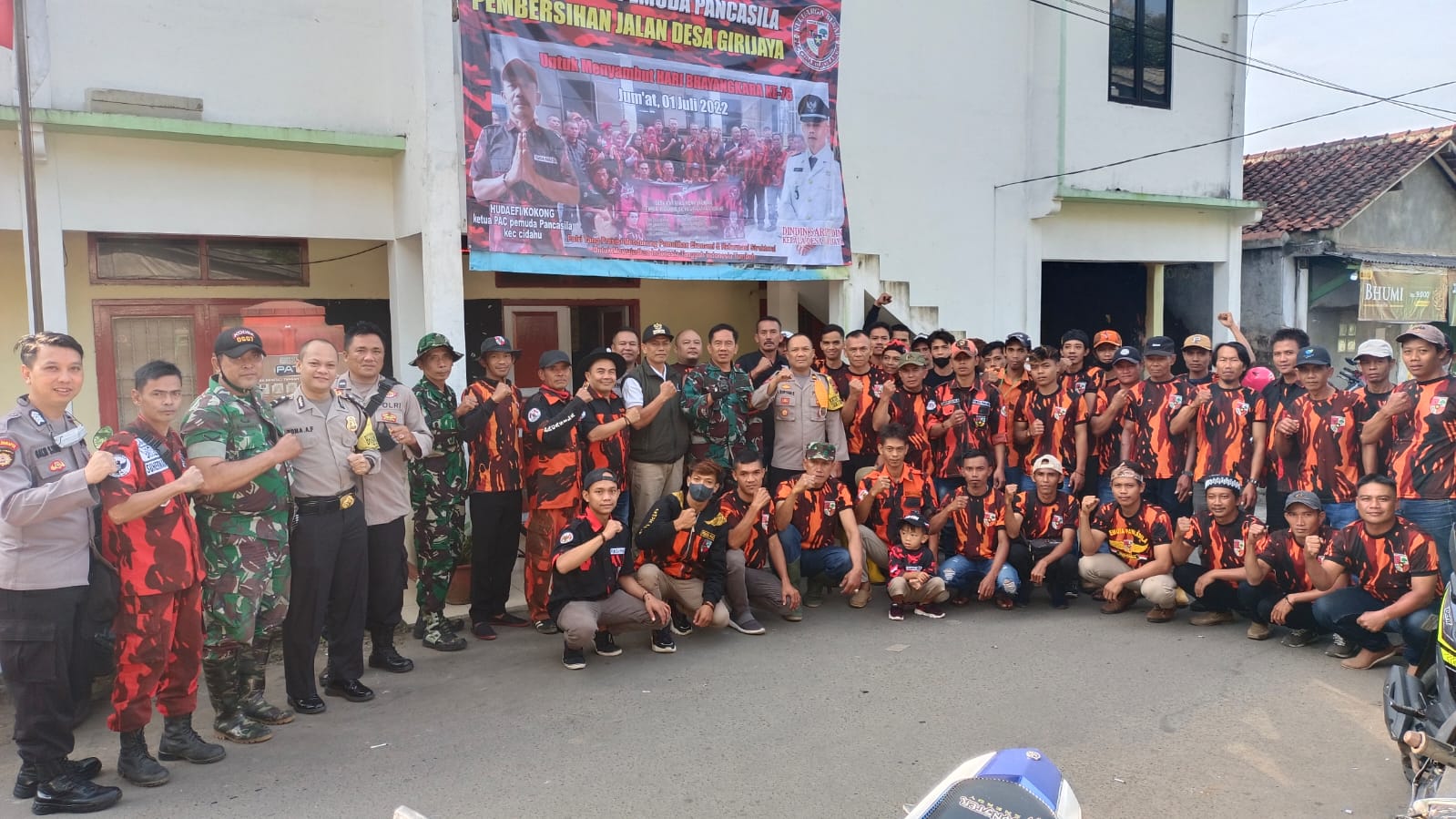 Tepat di Hari Bhayangkara Ke-76, Ormas PP PAC Cidahu Gelar Bhakti Sosial