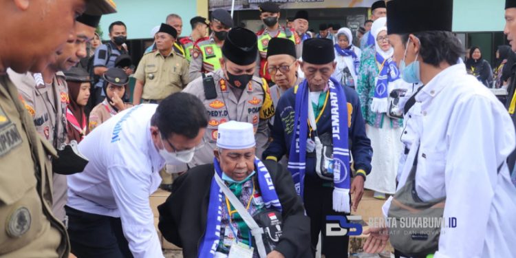 Kapolres Sukabumi Pimpin Langsung Pengamanan Keberangkatan Jemaah Haji Asal Sukabumi