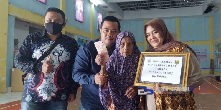 Desa Cisaat Bagikan Bantuan Langsung Tunai Dana Desa Tahap ke VI Tahun 2022