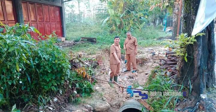 Pasca Banjir di Dua Desa, Camat Jampangtengah Tinjau Lokasi dan Berikan Imbauan Kepada Masyarakat