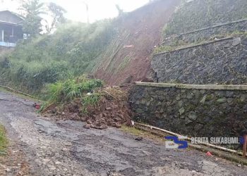 Akibat Hujan Deras, Tebing Setinggi 10 Meter di Perum BCA Mekarsari Ambruk