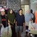 Ketua Relawan Khadijah Bagikan Puluhan Nasi Box Kepada Warga Terdampak Longsor di Cicurug