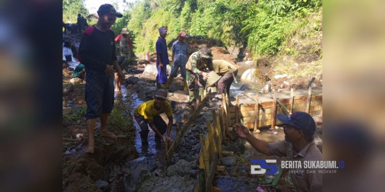 Bendungan Air Jebol, Warga Desa Girijaya Perbaiki Secara Mandiri