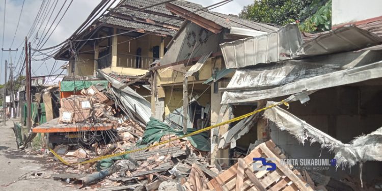 Ini Penyebab Mobil Truk Tronton yang Tabrak Dua Rumah di Cicurug Hingga Rusak