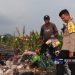 Para Pemungut Sampah Dapat Berkah dari Kapolres Sukabumi di HUT Bhayangkara