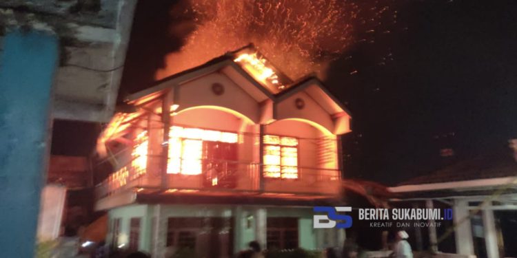 Rumah Dua Tingkat di Cicurug Hangus Terbakar, Diduga Arus Pendek Listrik
