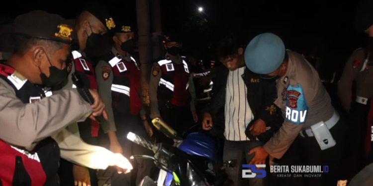 Patroli Personel Polres Sukabumi, Incar Geng Motor dan Bubarkan Remaja yang Nongkrong