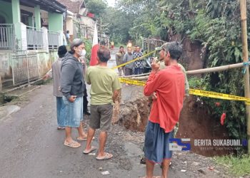Diguyur Hujan Deras, TPT di Bahu Jalan Desa Tangkil Cidahu Ambruk