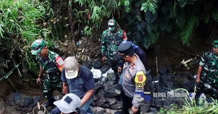 Hebat!! Warga Desa Cijengkol Bangun TPT Secara Gotong Royong