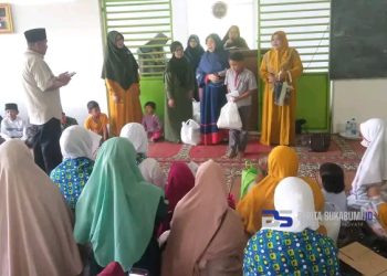 Ibu-ibu Pengajian Nurul Hidayah Kabandungan Santuni Ratusan Yatim Piatu