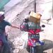 Aksi Maling Helm di Parungkuda Terekam Kamera Pengawas CCTV