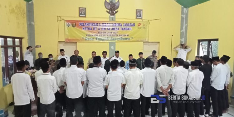 Hari Ini!! Puluhan Ketua RT dan RW di Desa Tangkil Cidahu Dilantik
