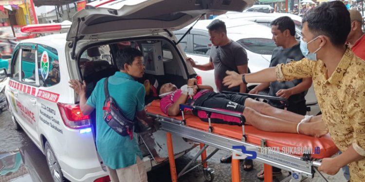 Nahas!! Seorang Pria Tewas Tersambar Petir Saat Bermain Bola di Cisaat