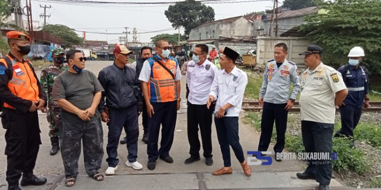 Dishub, Pemdes dan PT KAI Tinjau Jalur Perlintasan Sebidang Kereta Api di Desa Benda Cicurug