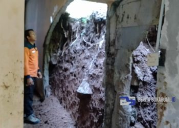 Dinding Kamar Rumah Warga di Desa Cisaat Jebol, Ini Penyebabnya