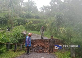 Jembatan Penghubung Dua Desa di Kabandungan Ambruk, Akses Warga Terputus