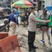 Polsek Cicurug Bagikan Puluhan Paket Sembako Kepada Tukang Ojek dan Sopir Angkot