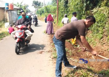 Ciptakan Lingkungan yang Asri, Kades Girijaya Ajak Warga Kerja Bakti