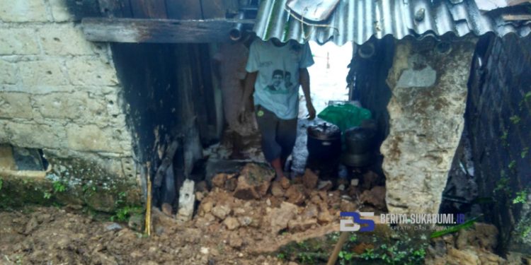 Diguyur Hujan Deras, TPT Ambruk Hingga Menjebolkan Dinding Dapur Rumah Warga di Kutajaya Cicurug