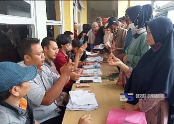 Ribuan Masyarakat di Cicurug Rela Antri Panjang untuk Mengambil BLT BBM dan BPNT