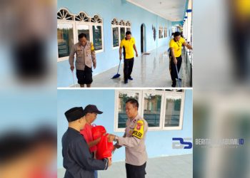 Jumsih!! Polsek Cicurug Bersih-bersih Masjid At-Tawabin Sekaligus Bagikan Paket Sembako