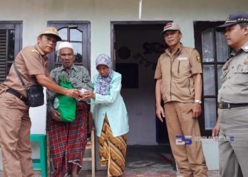 Pemerintah Kecamatan Cicurug dan Pemdes Berikan Bantuan Kepada Korban Rumah Ambruk di Desa Tenjolaya