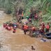 P2BK dan Relawan Destana Desa Purwasari, Evakuasi Material Longsor di Sungai Cibeber
