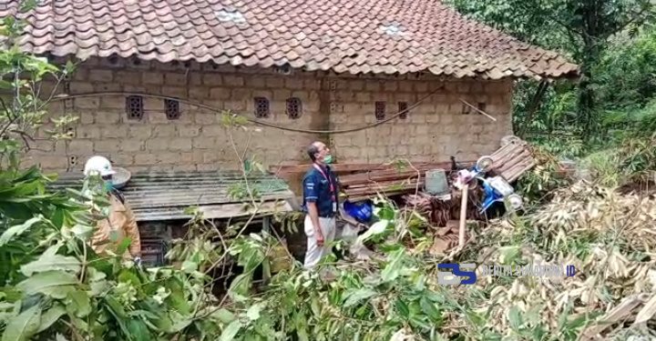 Longsor di Desa Kutajaya, PT Amerta Indah Otsuka Tinjau Langsung Lokasi