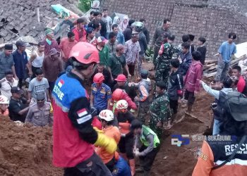 Relawan Cicurug Peduli, Bantu Evakuasi Bencana Longsor di Kecamatan Caringin