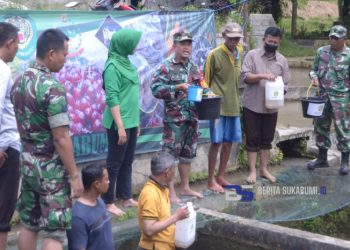 Koramil 0607-13 Cicurug Sosialisasikan Penggunaan Pupuk BIOS 44 Kepada Kelompok Tani di Desa Tenjolaya