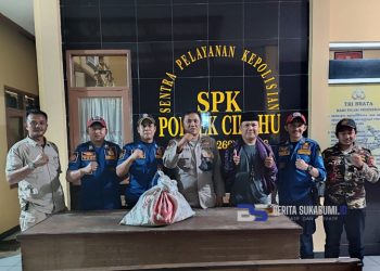 Gerak Cepat, Damkar Bersama Relawan Cicurug Peduli Evakuasi Sarang Tawon di Kantin Area Kantor Polsek Cidahu