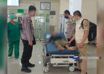 Anggota Polsek Cidahu Evakuasi ODGJ ke Rumah Sakit Jiwa Marzoeki Mahdi Bogor