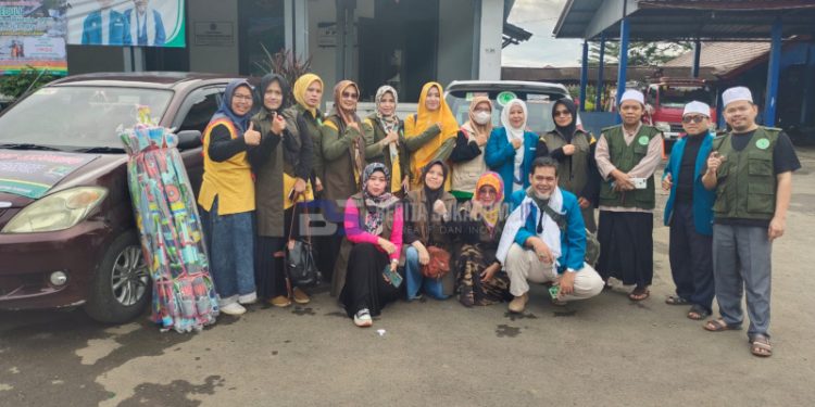 Gempa Bumi di Cianjur, Relawan Khadijah Bersama MUI Peduli Salurkan Bantuan untuk Warga Terdampak