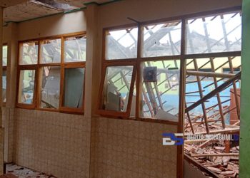 Waduh!! Dua Atap Ruang Kelas SDN Cicewol Cicurug Ambruk Secara Tiba-tiba