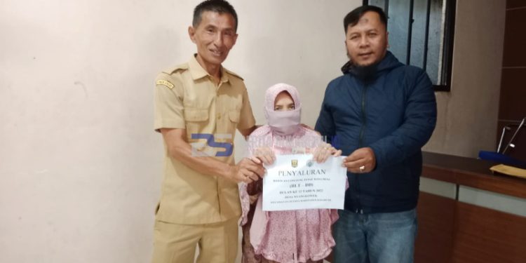 120 KPM di Desa Nyangkowek Terima BLT-DD Tahap XII, Warga “Sumringah”