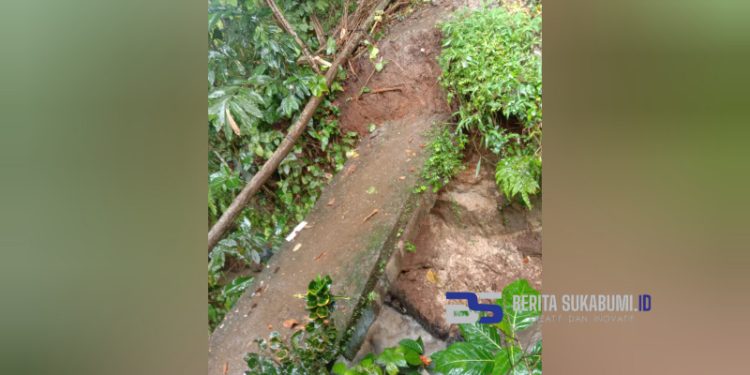 Jembatan Penghubung Dua Desa di Cicurug Kondisinya Memprihatinkan, Ini Harapan Warga!!