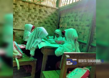 Miris!! Puluhan Pelajar SDN di Gegerbitung Harus Rela Menimba Ilmu di Ruangan Terbuat dari Bambu