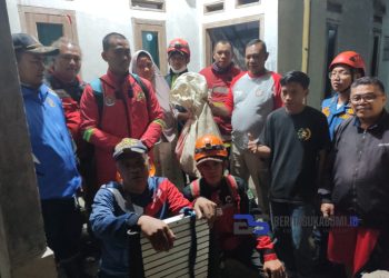 Bersama Damkar, Relawan Cicurug Peduli Lakukan OTT di Desa Mekarsari