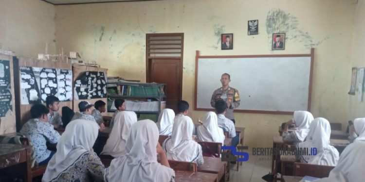 Kegiatan Go to School ke SMP Negeri 3, Anggota Polsek Cicurug Sampaikan Program “AA DEDE”