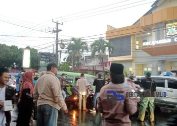 Aliansi Cicurug Bersatu Bagikan 5000 Paket Takjil Kepada Para Pengendara Jelang Buka Puasa