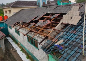 Atap Bangunan Madrasah di Cicurug Porak-Poranda Ditiup Angin