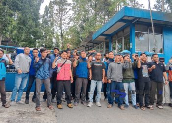 Tuntut THR, Ratusan Karyawan PT Tirta Mas Lestari Mogok Kerja