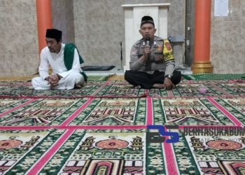 Usai Shalat Tarawih Keliling, Bhabinkamtibmas Desa Kutajaya Ajak Warga Jaga Kamtibmas
