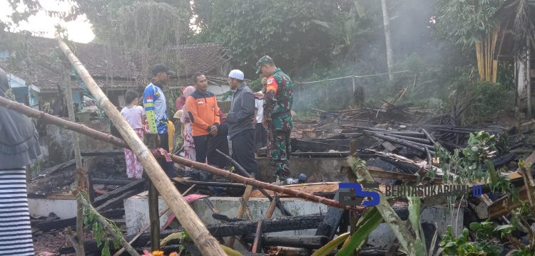 Korsleting Listrik, Sebuah Rumah di Ciambar Ludes Dilalap si Jago Merah