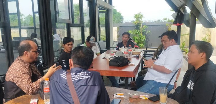 Ngopi Bareng Ala SMSI Sukabumi Raya Bersama FDSI, Bahas Bulan Bung Karno
