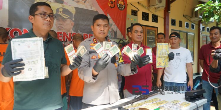 Polres Sukabumi Bekuk 2 Orang Tersangka Jual Beli Uang Palsu