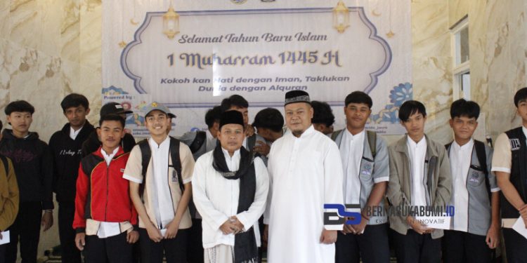 1 Muharram 1445 H, SMA Negeri 1 Cidahu Santuni Puluhan Yatim Piatu