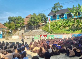 Lakukan Giat DDS di SMP Negeri 3 Cicurug, Bhabinkamtibmas Desa Kutajaya Beri Pembinaan Kepada Para Pelajar