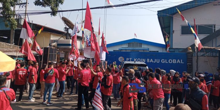 FSB KIKES KSBSI Geruduk PT Koin Baju Global di Cicurug, Ini Sebabnya!!