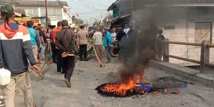 Warga Blokade Jalan Rusak di Cicurug, Begini Penjelasan Camat dan Dinas PU Kab. Sukabumi